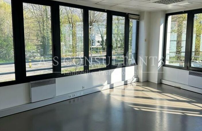BUREAUX à louer — photo 2