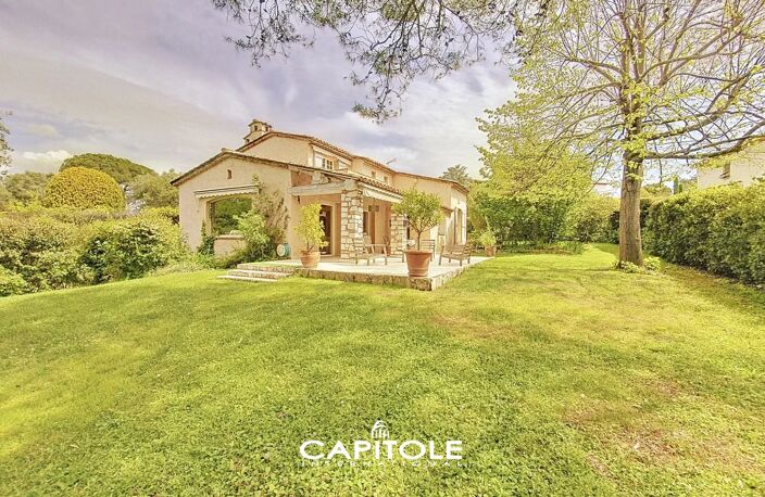 Coup de cœur pour cette très belle villa en position dominante, — photo 2