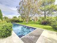 Coup de cœur pour cette très belle villa en position dominante, — photo 3