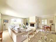 Coup de cœur pour cette très belle villa en position dominante, — photo 4