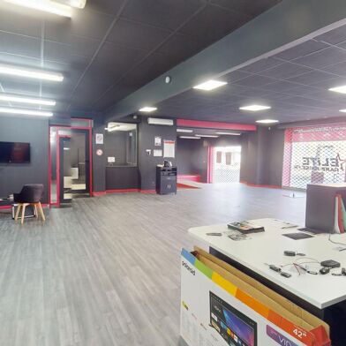 Local industriel  945000 €