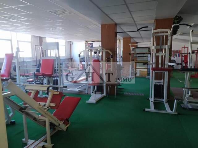 2150 m² entrepot bureaux à vendre à montfermeil — photo du bien