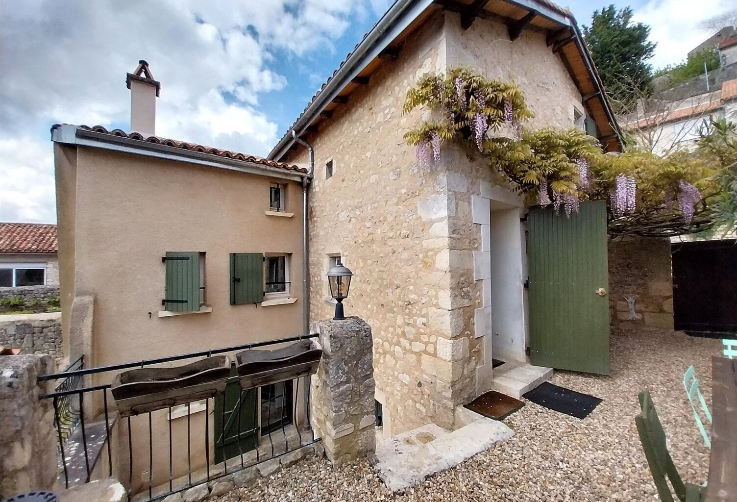 Maison avec jardin et cour à vendre à Chauvigny, Vienne 86 — photo 1