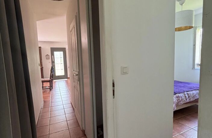 EXCLUSIVITÉ - Villa de plain-pied 3 chambres Véranda sur un jardin de 1 600 m2 — photo 5
