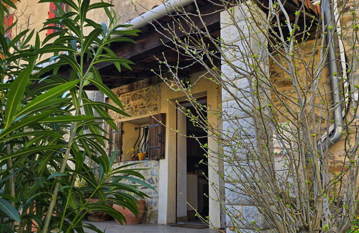À VENDRE   Charmante maison de village rénovée de 115 m2 ave — photo 2