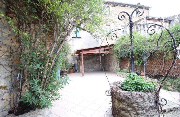 Maison de village en pierre entièrement reconstruite avec terras — photo 2