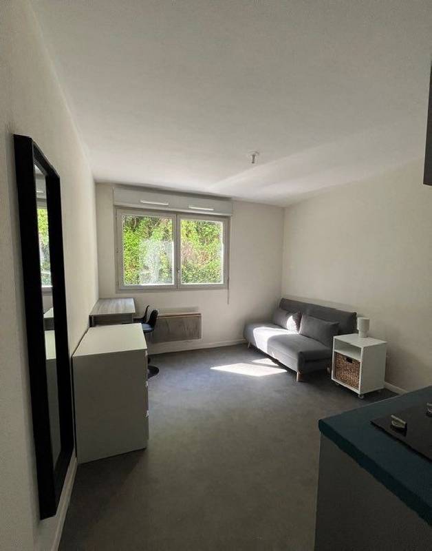 Location Studio 20 m² à Caluire-Et-Cuire 600 ¤ CC /mois
