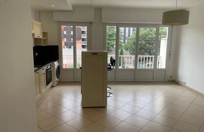 3 PIECES-TERRASSE-BALCON-RIQUIER — photo 2