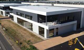 Commerce  1940 m² à louer à Arnas (69400)