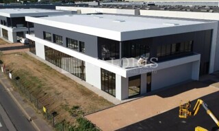 Commerce  1940 m² à louer à Arnas (69400)