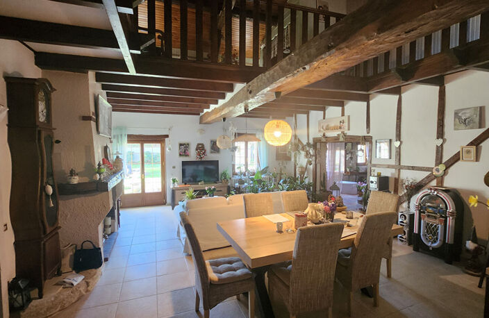 OPPORTUNITÉ - VIAGER OCCUPE, maison en pierre de 196 m2 et dépendances sur jardin — photo 3
