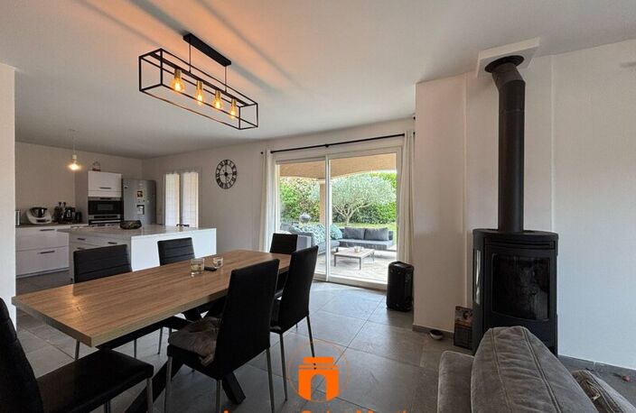 Villa — photo 3