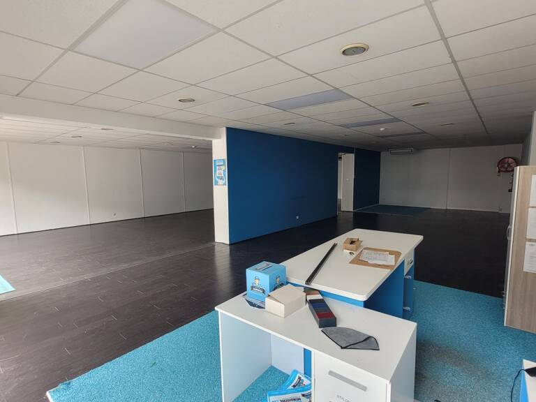 Local commercial — photo 1