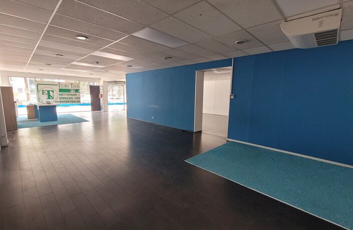 Local commercial — photo 2
