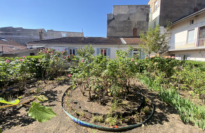 Roanne Mulsant, proche gare, Maison de ville avec jardin à r — photo 4