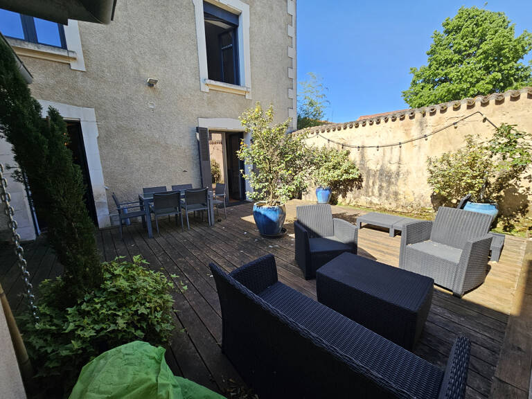 VOUILLE Maison de bourg entièrement rénovée avec terrasse, 5 — photo 1