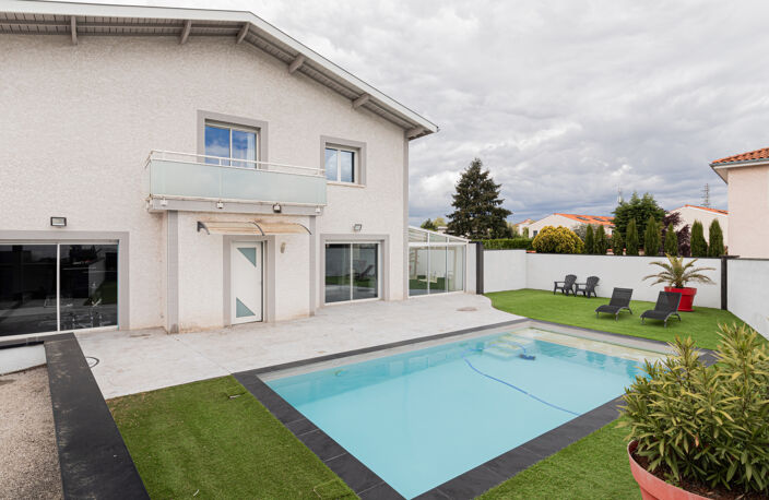 Maison de 212 m2 (intersection Rillieux/Caluire/Sathonay) avec Piscine — photo 2