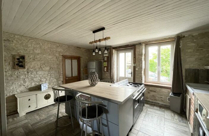 Maison en pierre de 8 pièces principales — photo 3