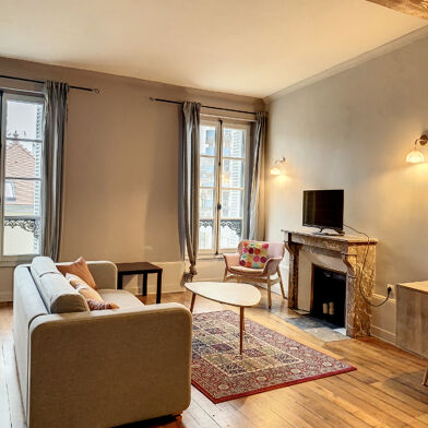 Appartement 3 pièces 910 €