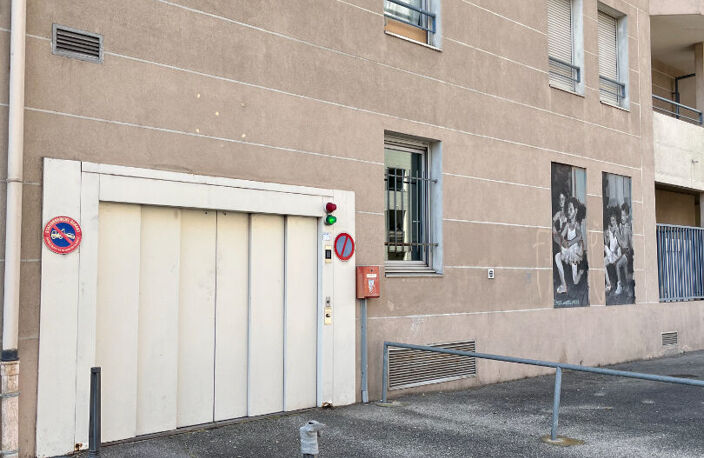Place de stationnement en sous-sol - Quartier Madeleine - LYON — photo 2