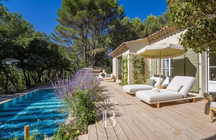 LOURMARIN – PROPRIÉTÉ RÉNOVÉE DE 220 M² – 5 CHAMBRES – PISCINE – — photo 2