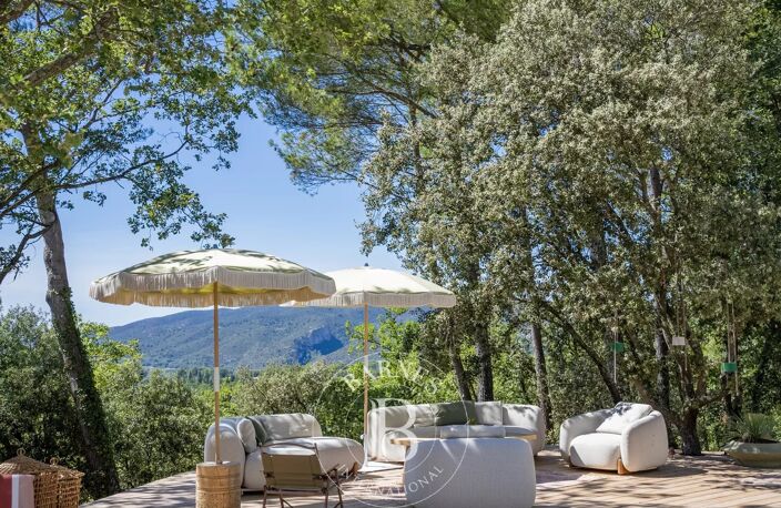 LOURMARIN – PROPRIÉTÉ RÉNOVÉE DE 220 M² – 5 CHAMBRES – PISCINE – — photo 3