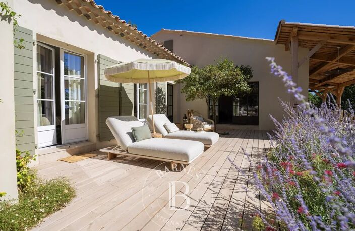 LOURMARIN – PROPRIÉTÉ RÉNOVÉE DE 220 M² – 5 CHAMBRES – PISCINE – — photo 5