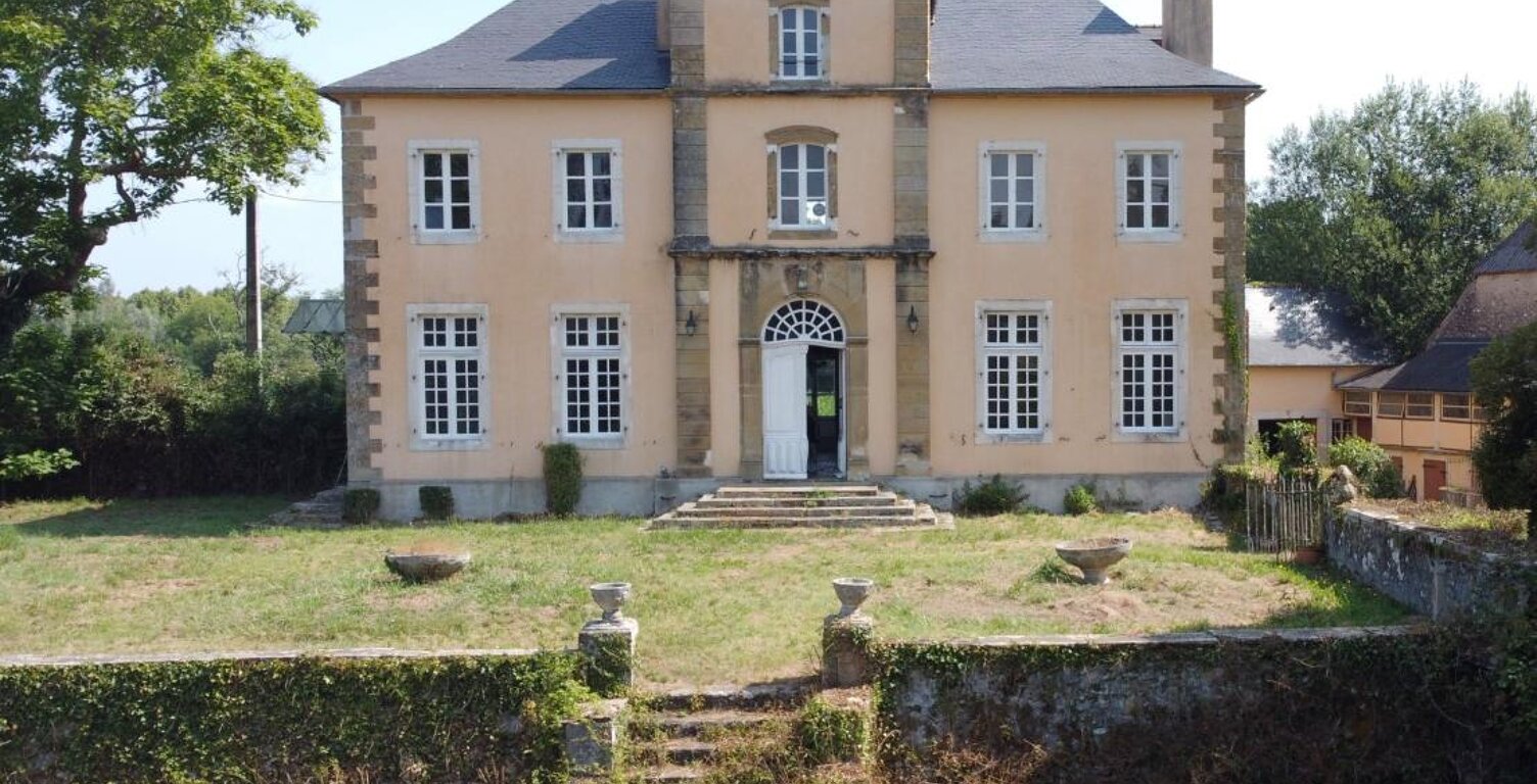 DEMEURE XVII°s. à rénover - Histoire et prestige - authenticité et charme - vue Pyrénées - grand terrain — photo 1