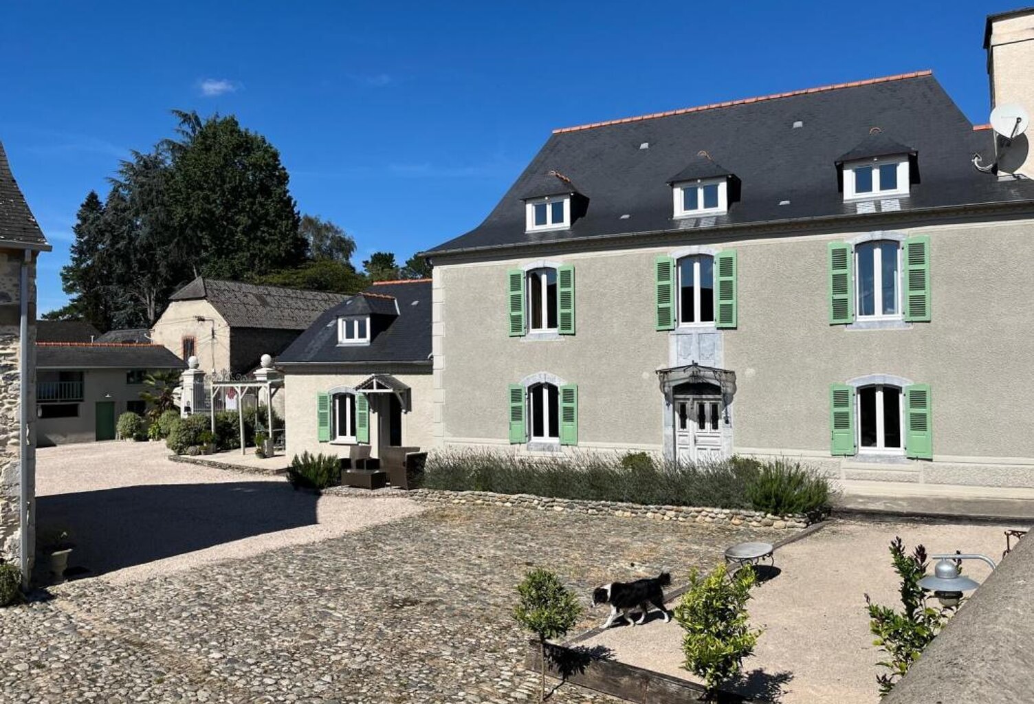20mn PAU / TARBES / LOURDES: Enclos béarnais - Dépendances - Parfait état - Piscine chauffée et Spa — photo 1