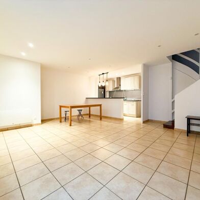 Appartement 3 pièces 840 €