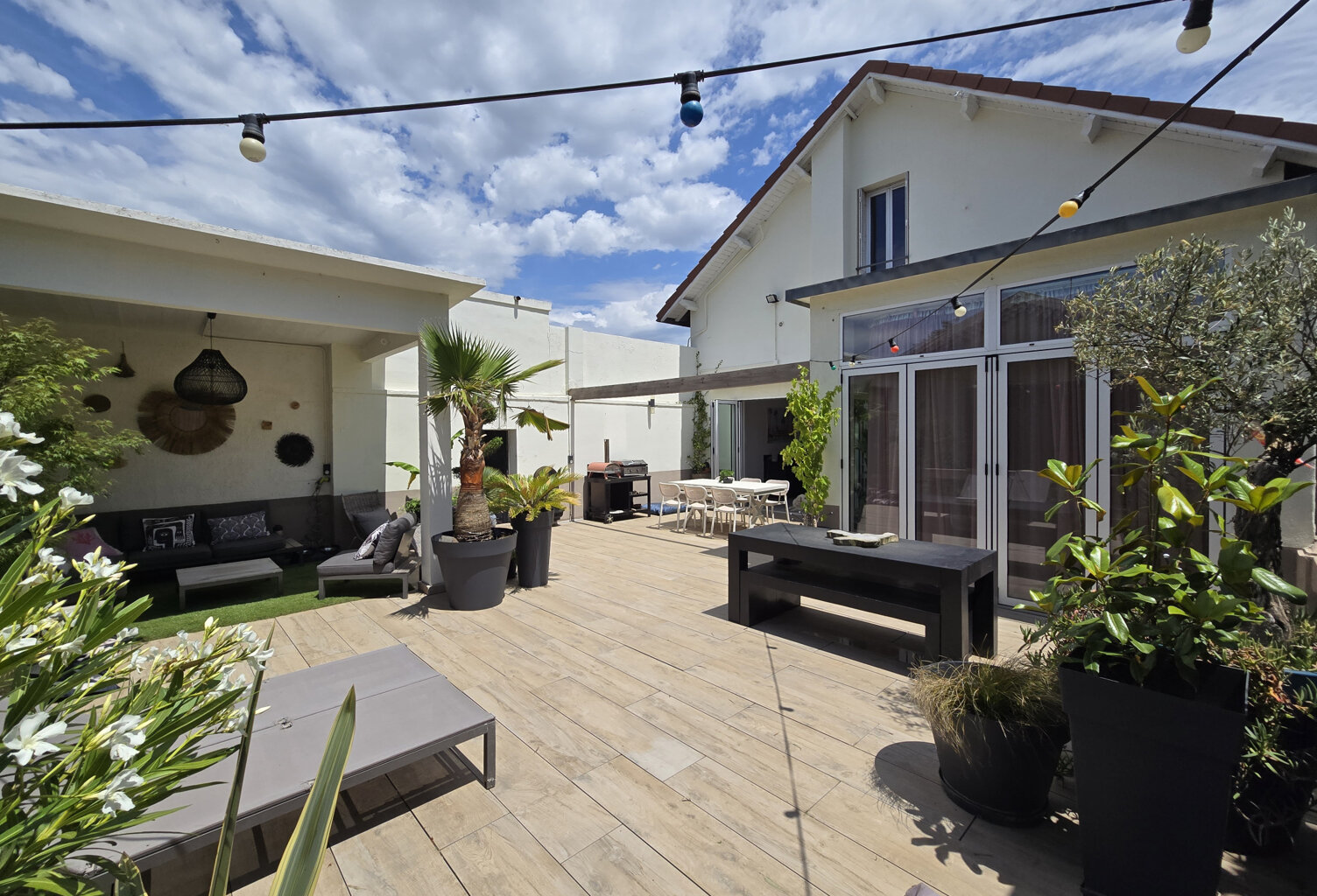 Valence, T6 de 200 M2 Terrasse + piscine Quartier Danton ! — photo 1