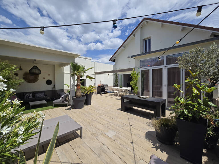 Valence, T6 de 200 M2 Terrasse + piscine Quartier Danton ! — photo 1