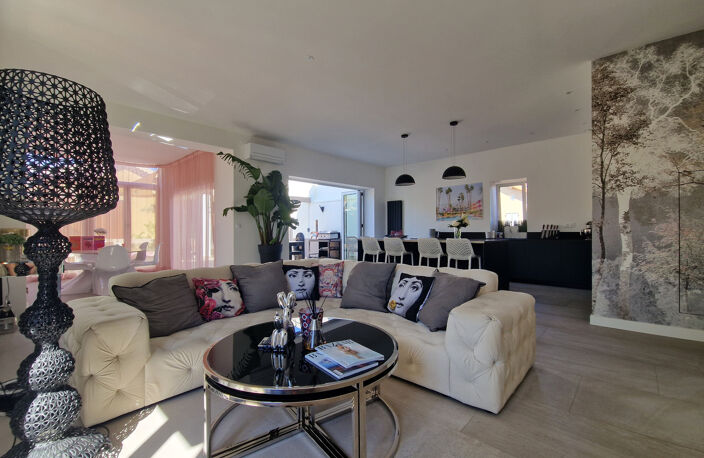 Valence, T6 de 200 M2 Terrasse + piscine Quartier Danton ! — photo 3