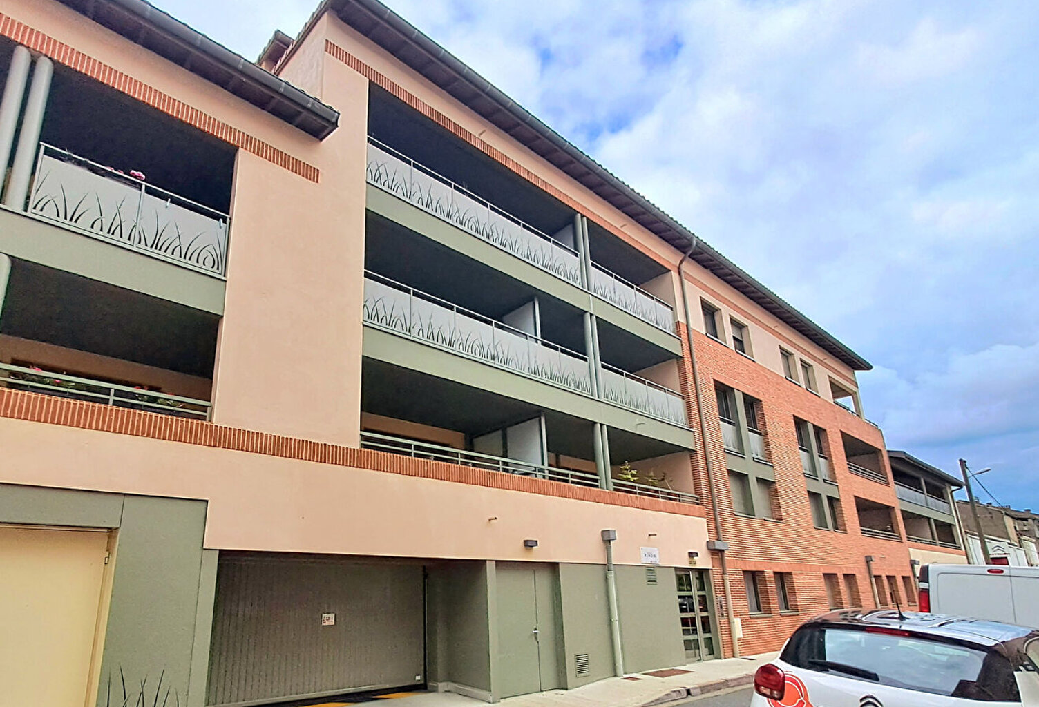 VENDU - Centre ville Appartement type 2 de 43m² avec garage fermé privatif et grande Terrasse — photo 1