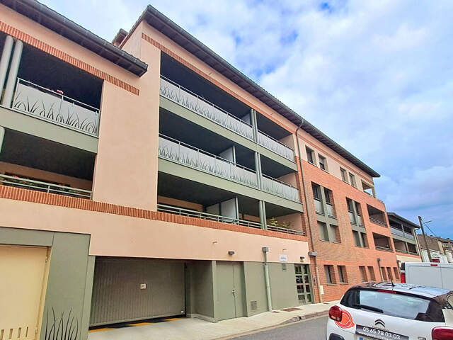 VENDU - Centre ville Appartement type 2 de 43m² avec garage fermé privatif et grande Terrasse — photo du bien