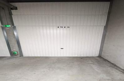 Garage box fermé en sous-sol — photo du bien