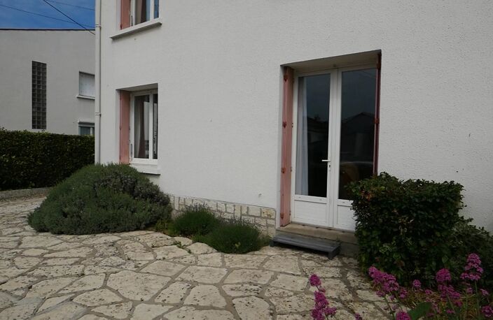 Maison LA ROCHELLE - LE PRIEURÉ — photo 2