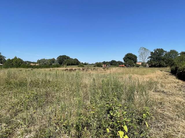 Terrain constructible 1231m² — photo du bien
