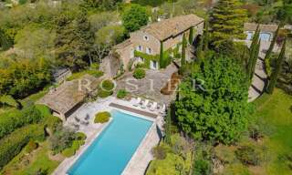 Maison 8 Pièces 300 m² à vendre à Gordes (84220)