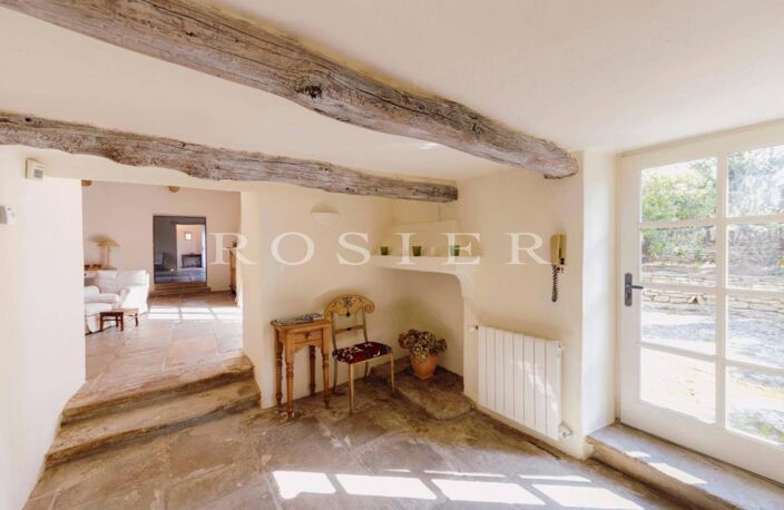 A Gordes, superbe mas et sa maison de gardien sur plus d'un hect — photo 2