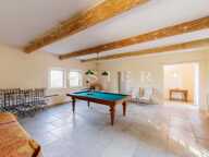 A Gordes, superbe mas et sa maison de gardien sur plus d'un hect — photo 2
