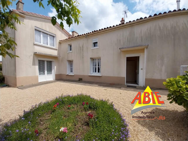 Maison de bourg à Saint Pompain environ 103m2 — photo du bien