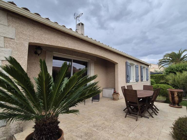 Villa — photo 1