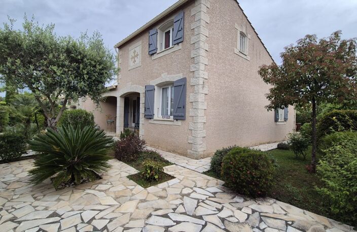 Villa — photo 2