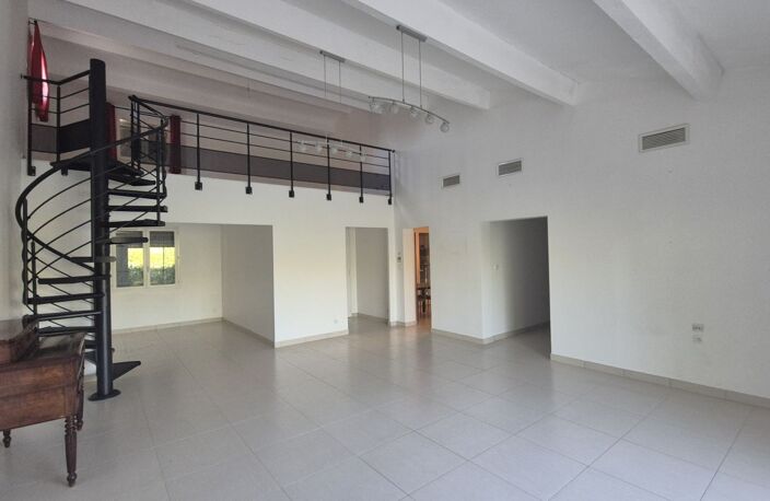 Villa — photo 3