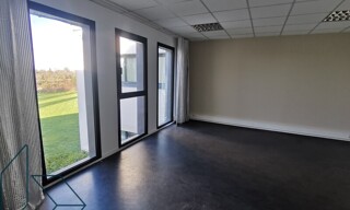 Bureau  104 m² à louer à Auray (56400)