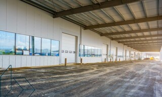 Commerce  1800 m² à louer à Vannes (56000)