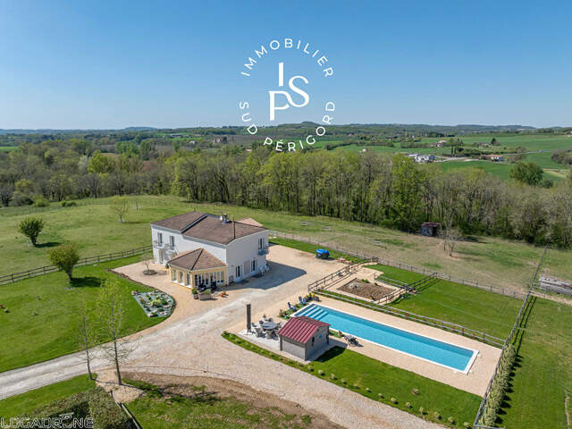 Grande maison avec piscine sur 2 hectares — photo du bien