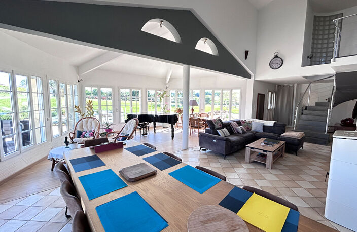 Grande maison avec piscine sur 2 hectares — photo 4
