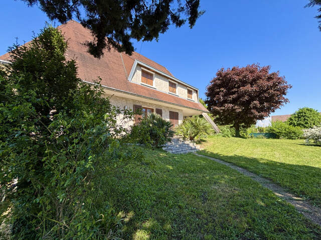 Maison familiale 4 chambres de 170m2   Jardin clos de 1040 m2   Quartier résidentiel à Beaune — photo du bien